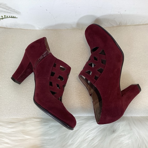 AEROSOLES HEELREST LITA LAZER CUT OUT ANKLE BOOTIES MERLOT WINE SZ 6 - Picture 6 of 10